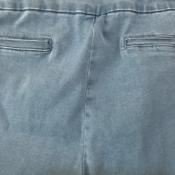 Thin Her Light Denim Capri Pants -Size 18 - Picture 4 of 7